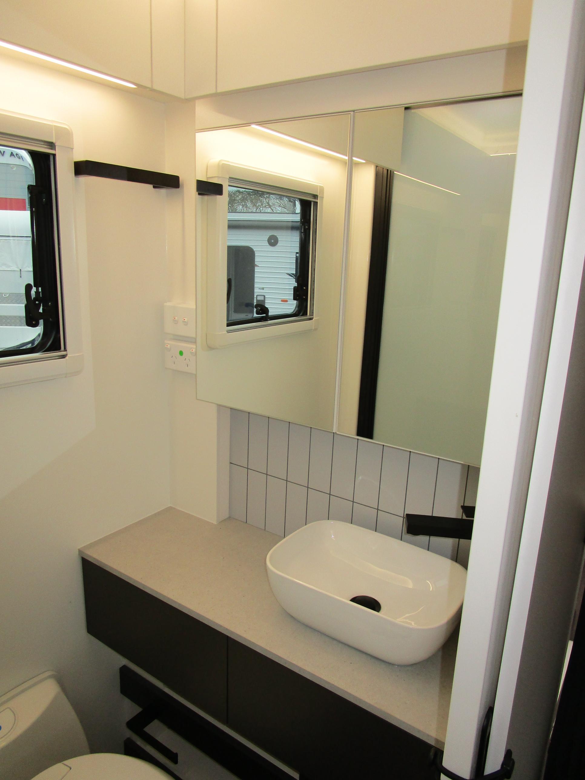 New Age Road Owl - RO21BE Family Van - Gallery image thumbnail 31