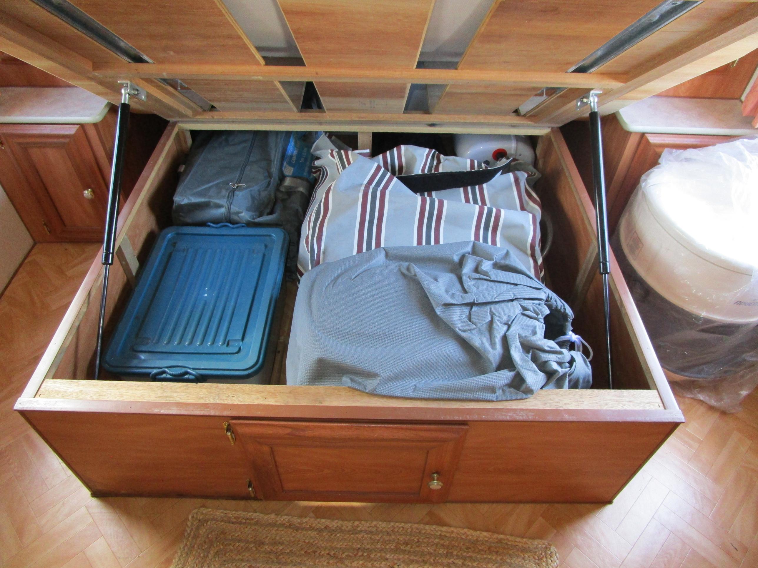 Coromal Excel 526 Family Van - Gallery image thumbnail 16